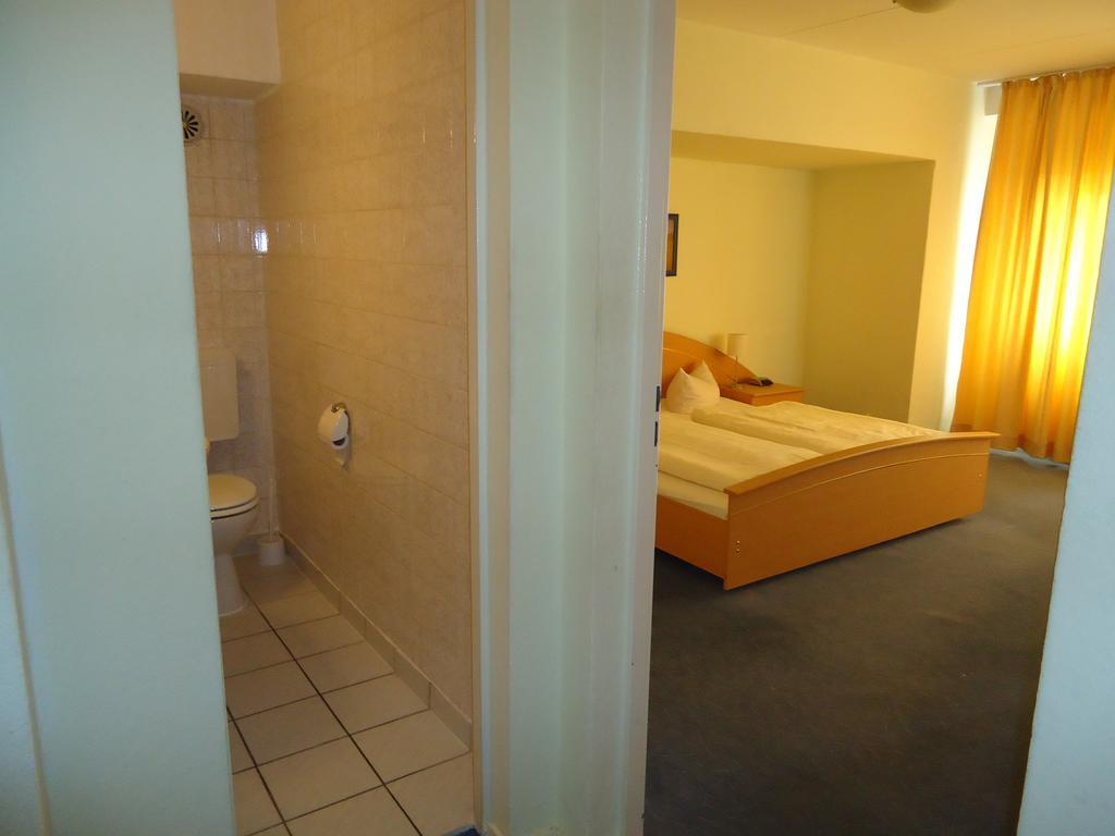 Hotel Kubrat Am Checkpoint Charlie ברלין חדר תמונה