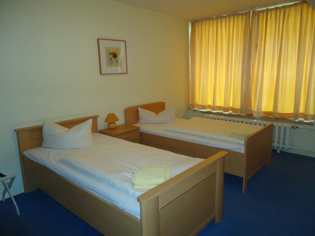 Hotel Kubrat Am Checkpoint Charlie ברלין חדר תמונה