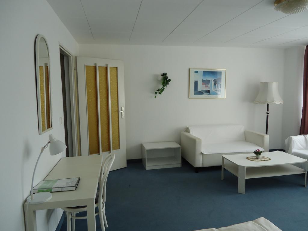 Hotel Kubrat Am Checkpoint Charlie ברלין חדר תמונה