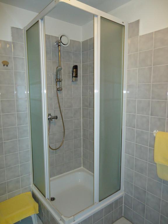 Hotel Kubrat Am Checkpoint Charlie ברלין חדר תמונה