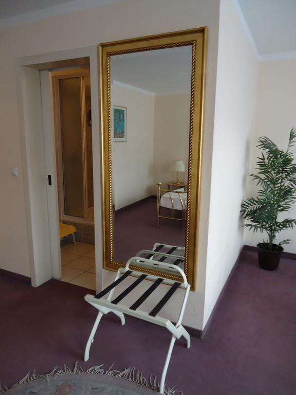 Hotel Kubrat Am Checkpoint Charlie ברלין חדר תמונה