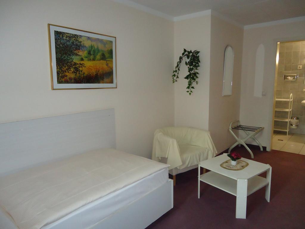 Hotel Kubrat Am Checkpoint Charlie ברלין חדר תמונה